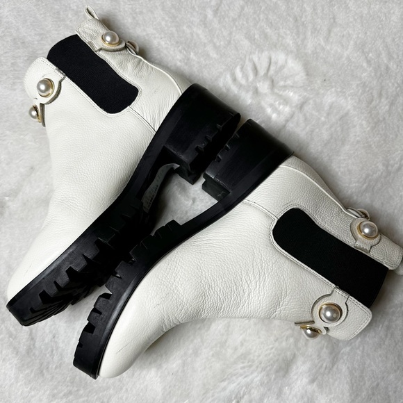 NWOB Karl Lagerfeld Paris Portia Lug Sole Chelsea Ankle Boots Bone Women’s 8 - Picture 3 of 13